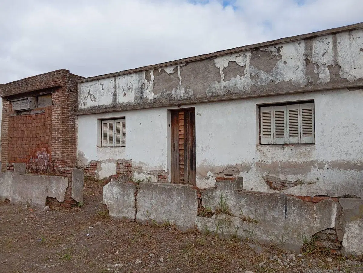 LOTE EN VENTA CON CONSTRUCCION A RECICLAR, BCE 3