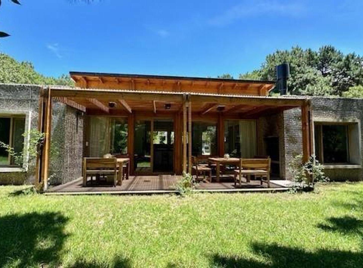 Foto de Venta de 2 Casas 8 ambientes barrio Quequén Chico, imagen 1