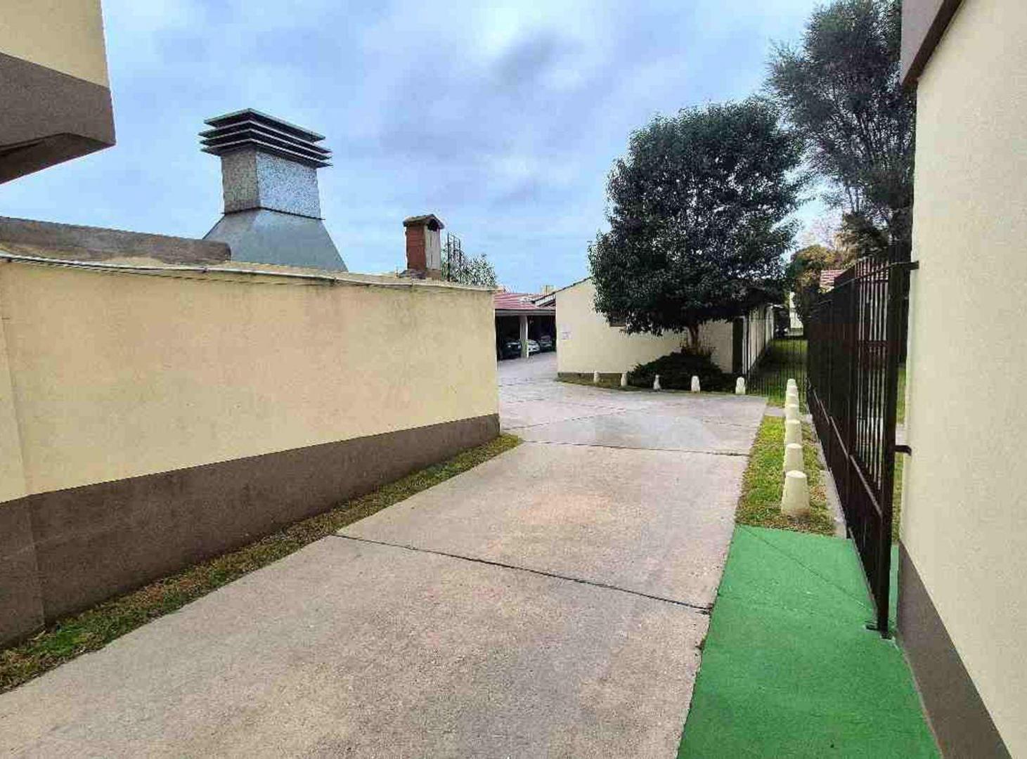 Foto de VENTA COCHERA EN COMPLEJO COGA II, imagen 2