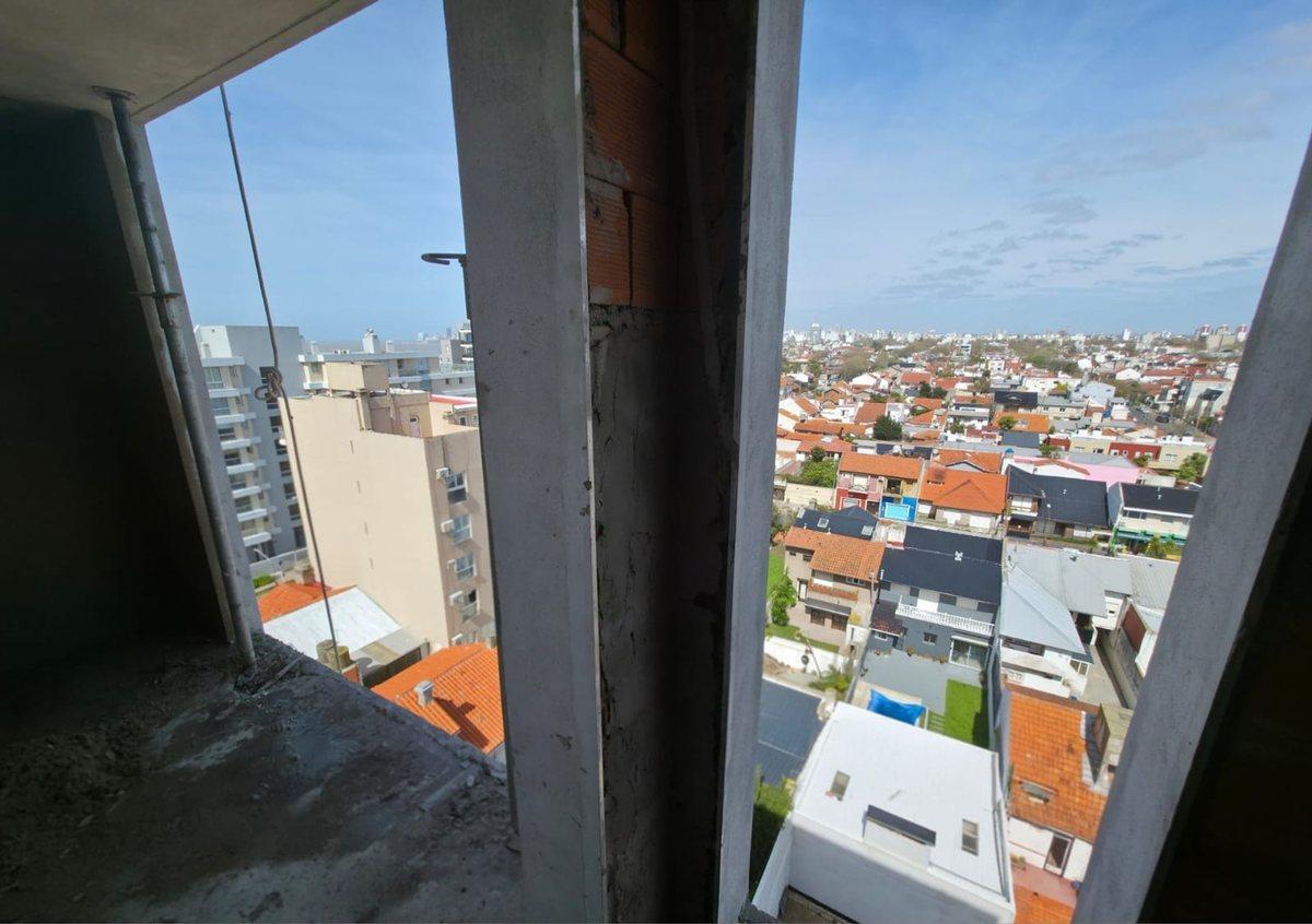 Foto de Depto Duplex con COCHERA y BALCON en Parque Luro, imagen 3