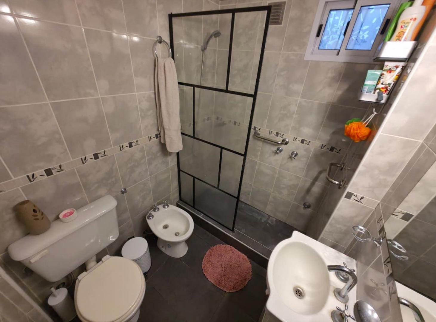 Foto de Venta Depto 3 Amb Reciclado con Patio en Chauvin, imagen 4