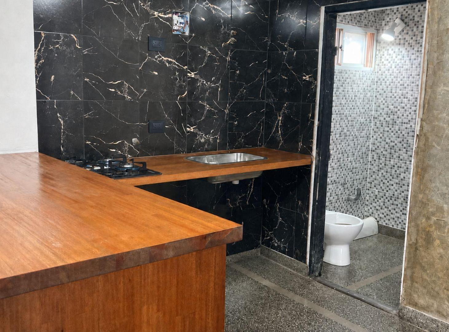 Foto de VENTA LOCAL + DEPARTAMENTO,CLAROMECÓ A MTS DEL MAR, imagen 1