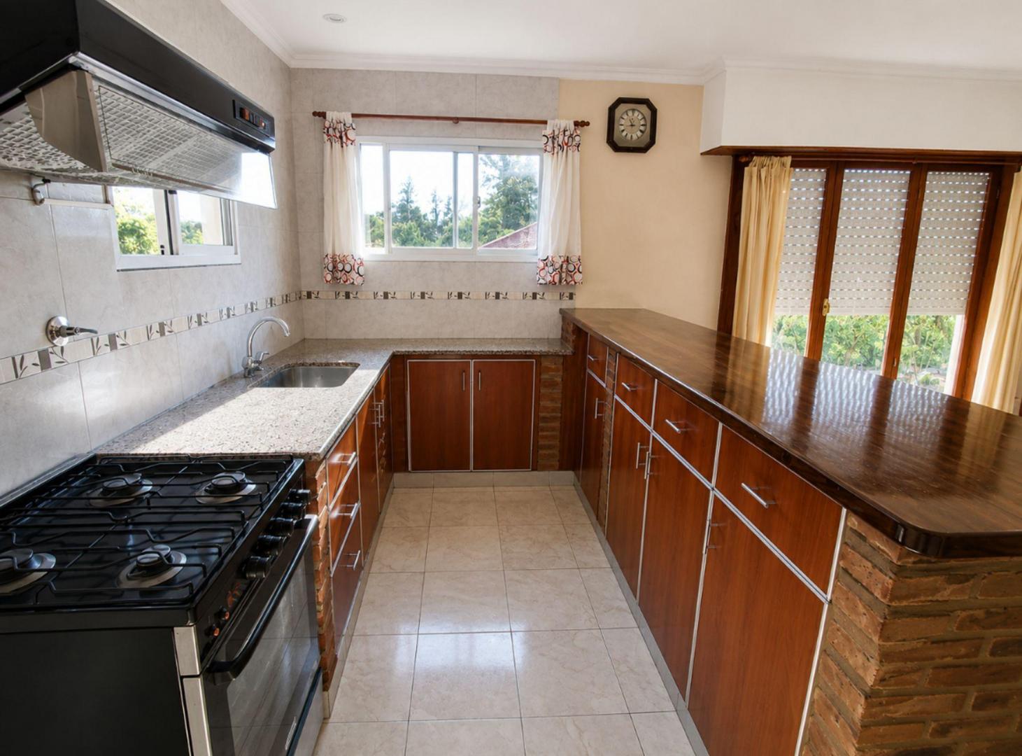 Foto de Moderna Casa 4 Amb con Quincho y Gran Parque, imagen 4