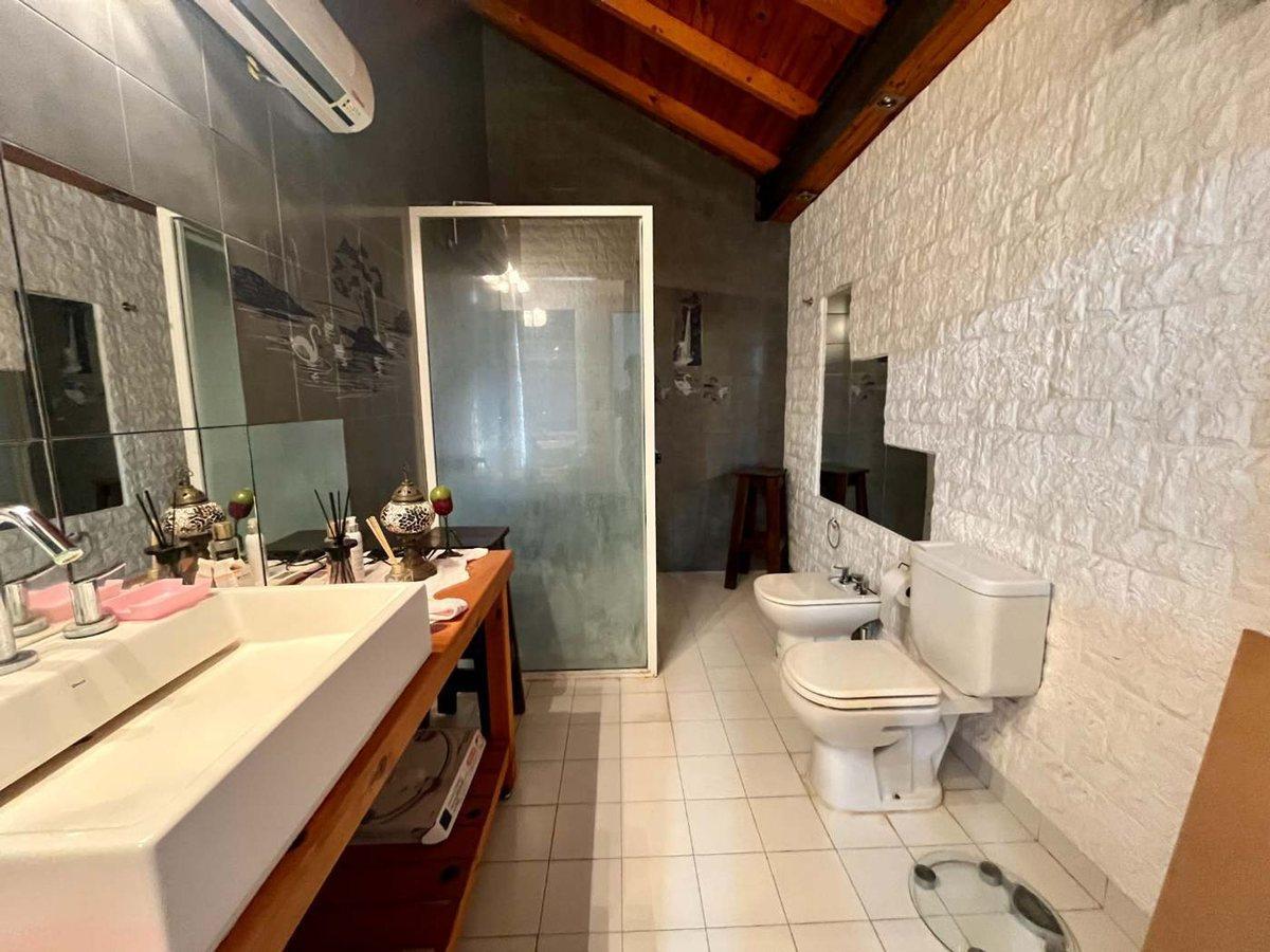 Foto de CASA EN VENTA 5 AMB PLAYA NECOCHEA, imagen 2