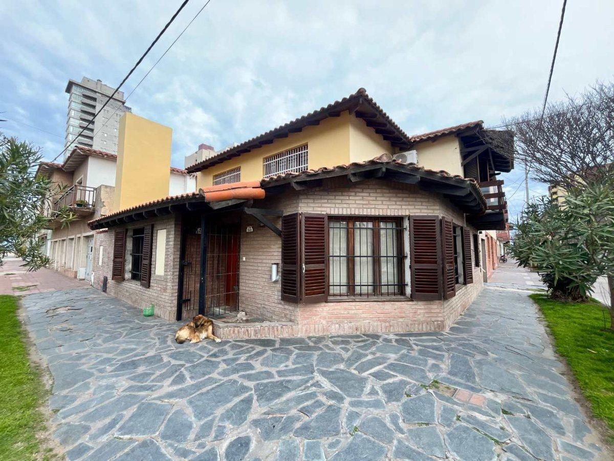 Foto de CASA EN VENTA 5 AMB PLAYA NECOCHEA, imagen 1