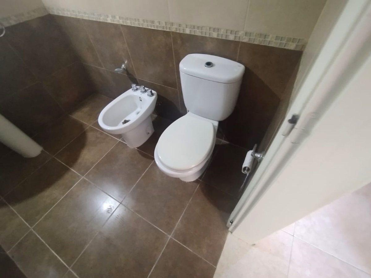 Foto de Venta Casa Calle 87 y 32-Gran ubicación-Necochea, imagen 2