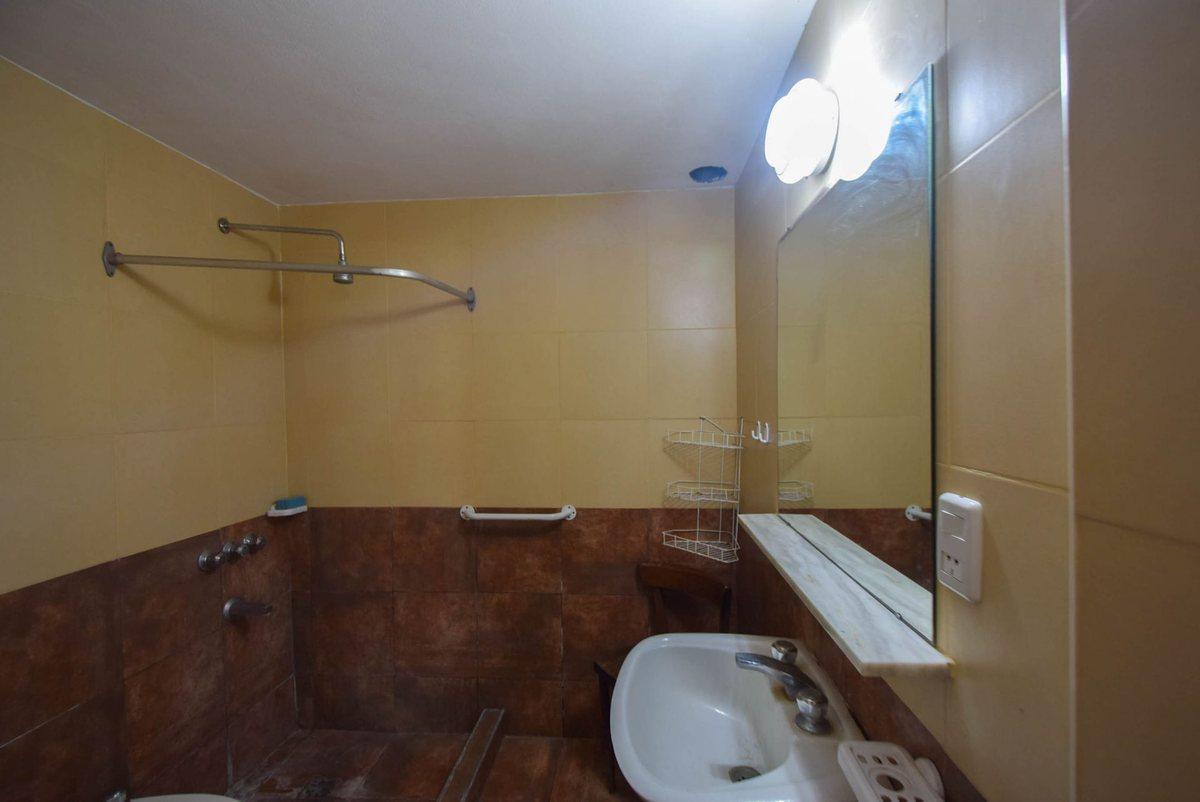 Foto de CASA 4 AMBIENTES CON PARQUE GARAGE SANTA CLARA, imagen 4