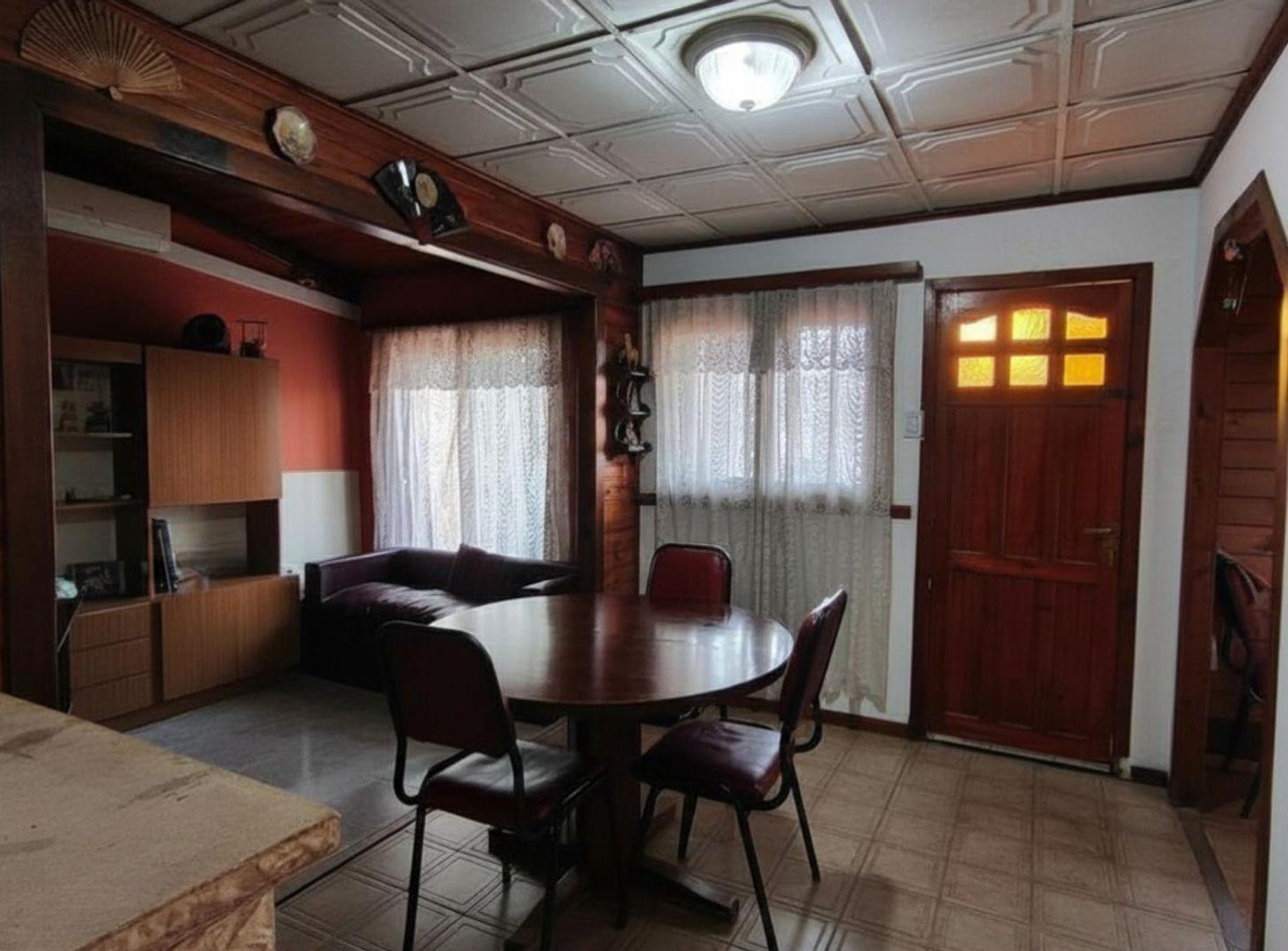 Foto de VENTA Casa 3 amb, Barrio Aeroparque, imagen 2