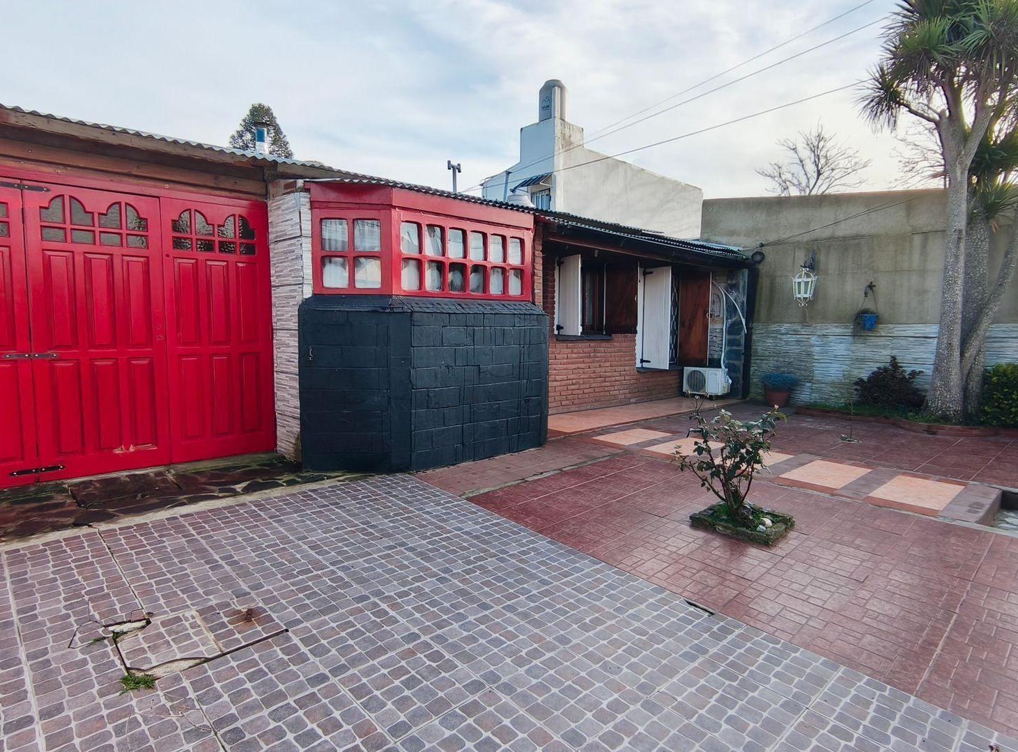 Foto de VENTA Casa 3 amb, Barrio Aeroparque, imagen 1