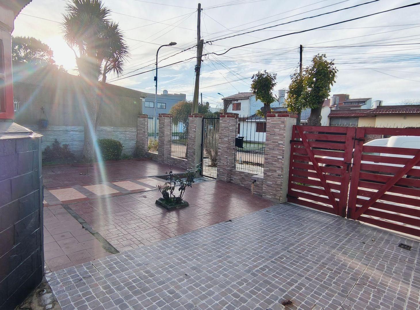 Foto de VENTA Casa 3 amb, Barrio Aeroparque, imagen 5