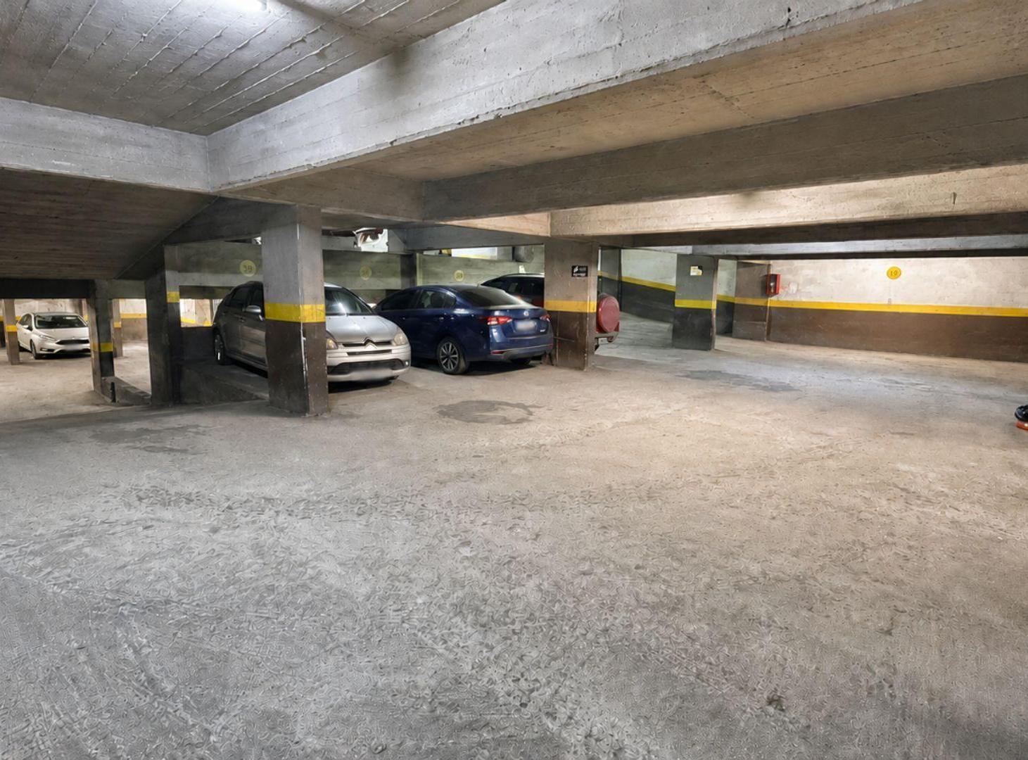 Foto de Venta Cochera Amplia en Corrientes 1800, imagen 2