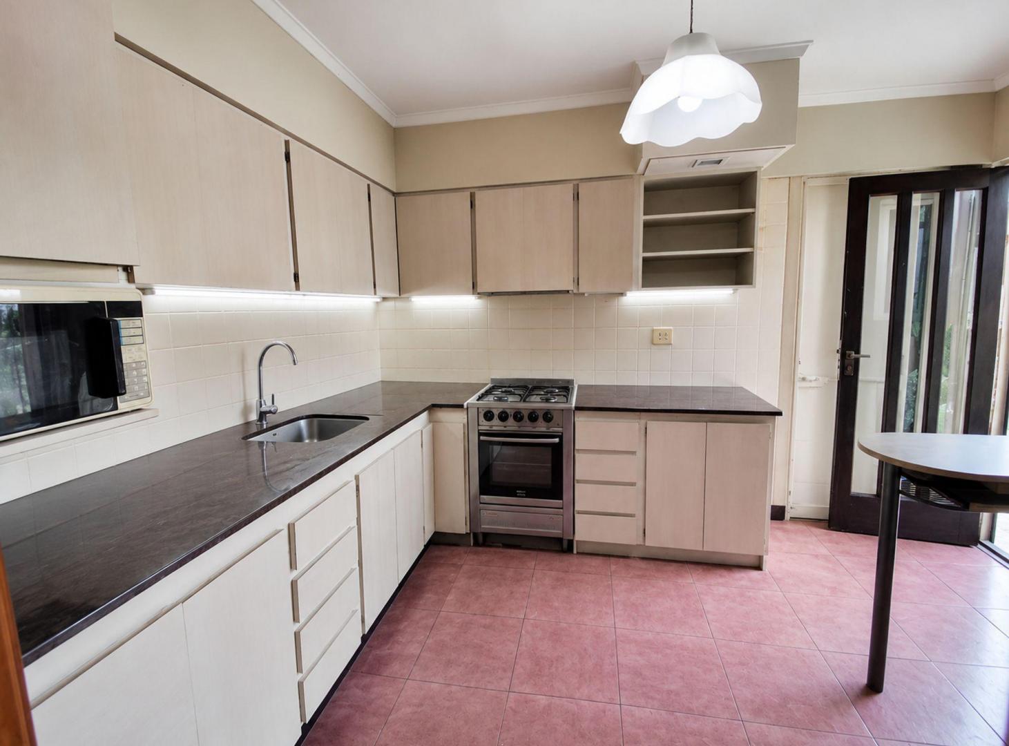 Foto de VENTA CHALET 5 AMBIENTES + DEPTO 2 AMB PARQUE LURO, imagen 1