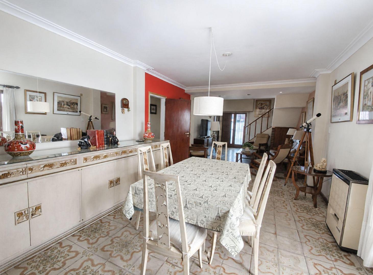 Foto de VENTA CHALET 5 AMBIENTES + DEPTO 2 AMB PARQUE LURO, imagen 3