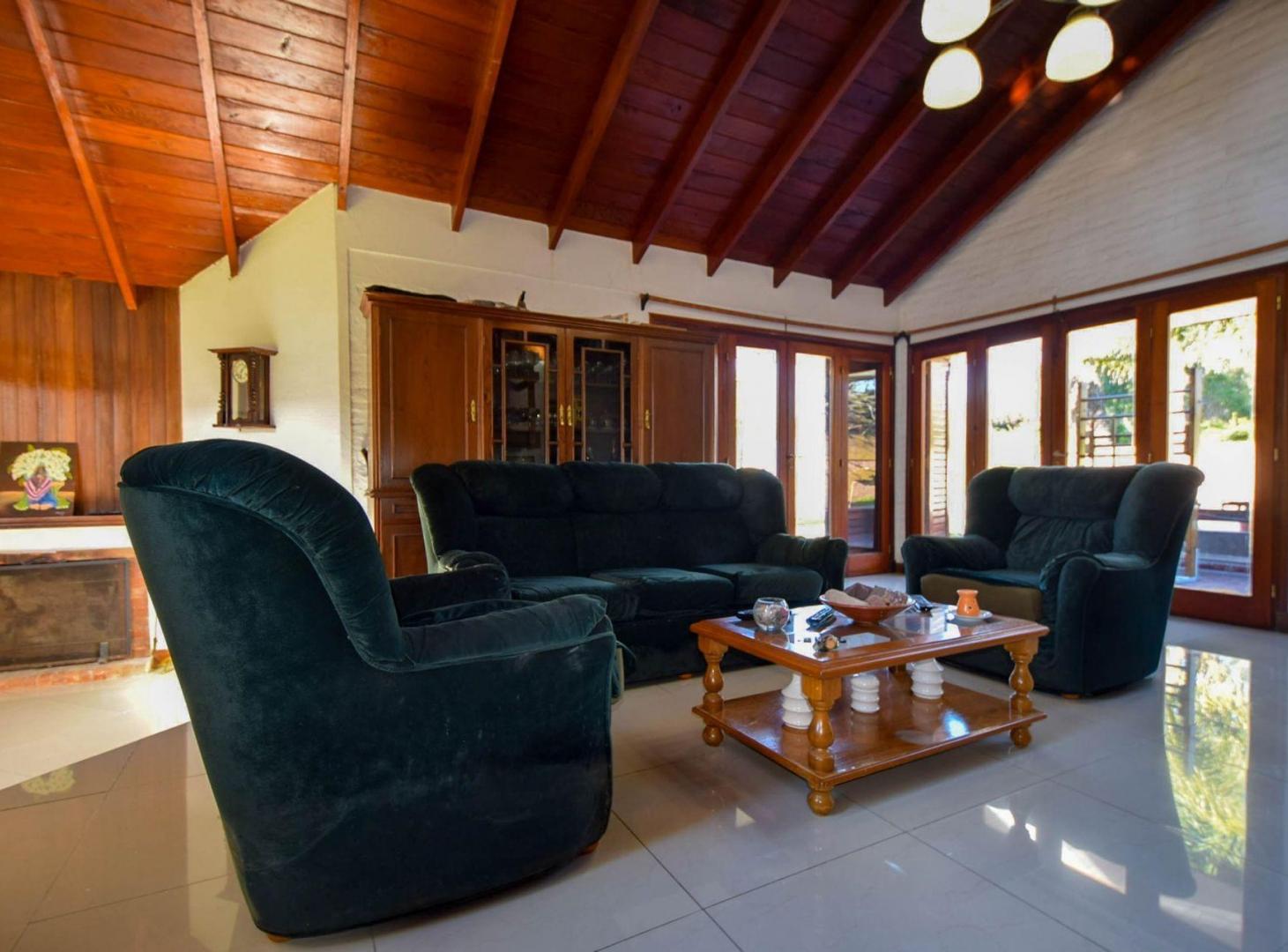 Foto de VENTA DE CASA 4 AMB DOBLE COCHERA,PARQUE Y PILETA, imagen 5