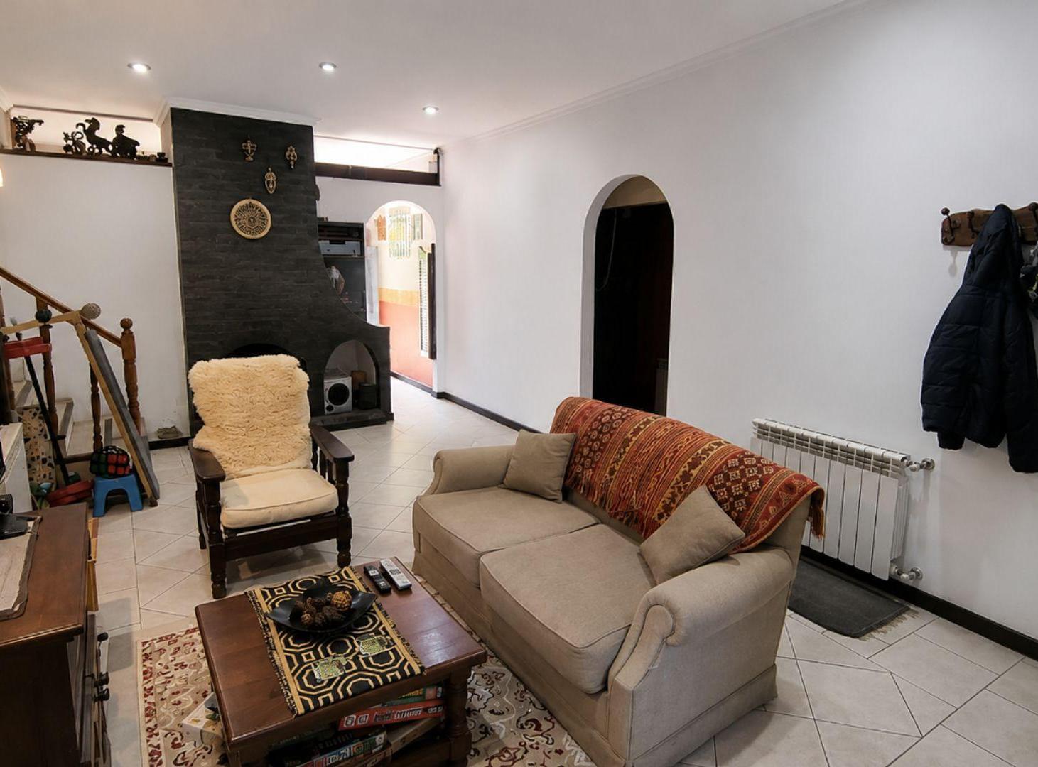 Foto de VENTA Casa 5 ambientes parque quincho en Caisamar, imagen 3