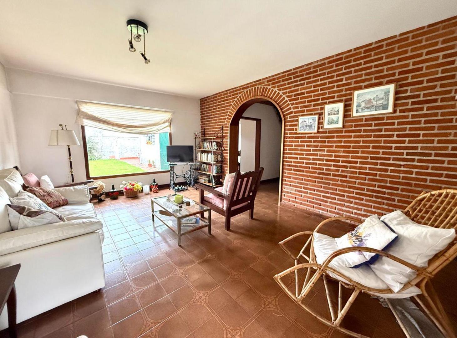 Foto de CASA 4 AMBIENTES CON PARQUE Y PARRILLA SAN CARLOS, imagen 4