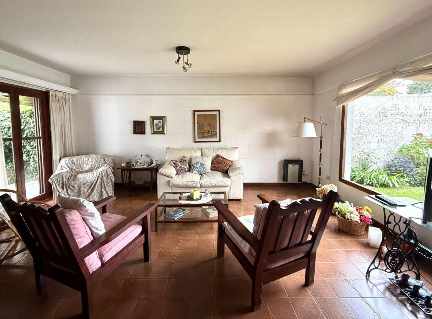Foto de CASA 4 AMBIENTES CON PARQUE Y PARRILLA SAN CARLOS, imagen 3
