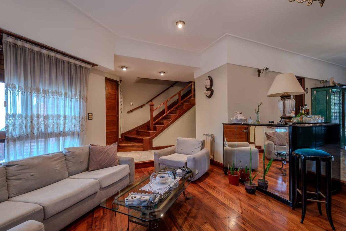 Foto de Casa 5 ambientes con patio y quincho Parque Luro, imagen 2