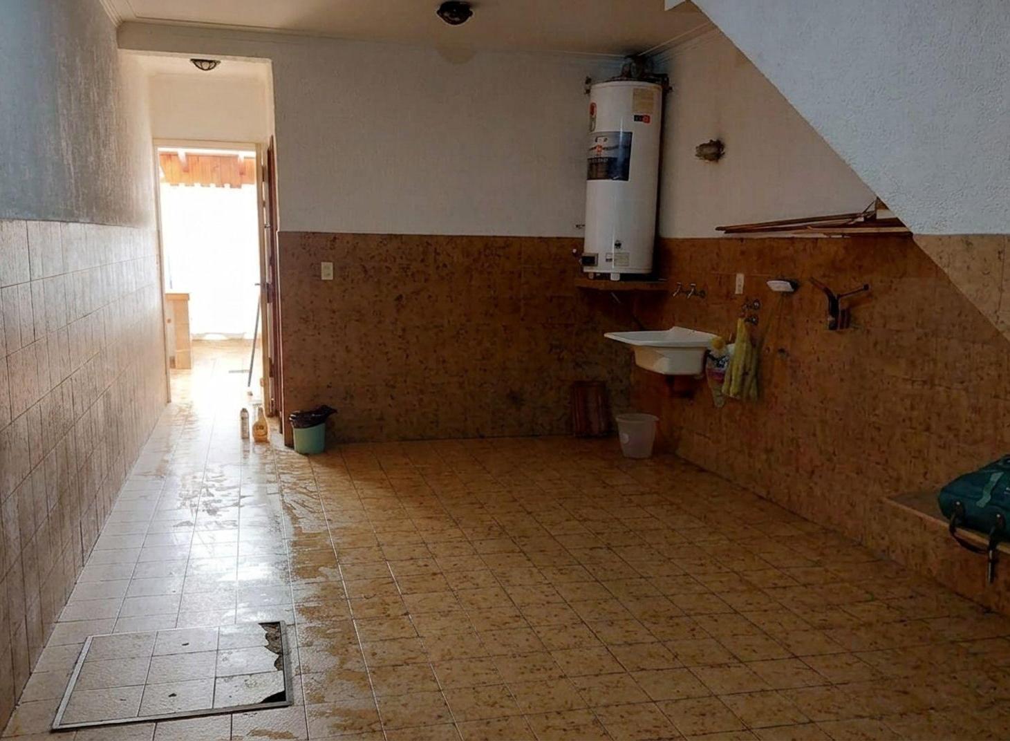 Foto de VENTA CASA DE 7 AMBIENTES – LOTE APTO DESARROLLO, imagen 3