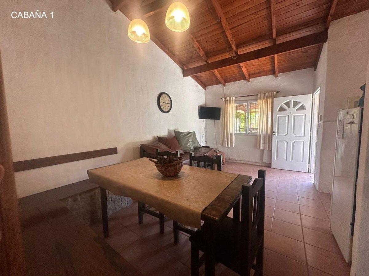 Foto de Complejo de 2 cabañas de 3Amb con jardín y cochera, imagen 3