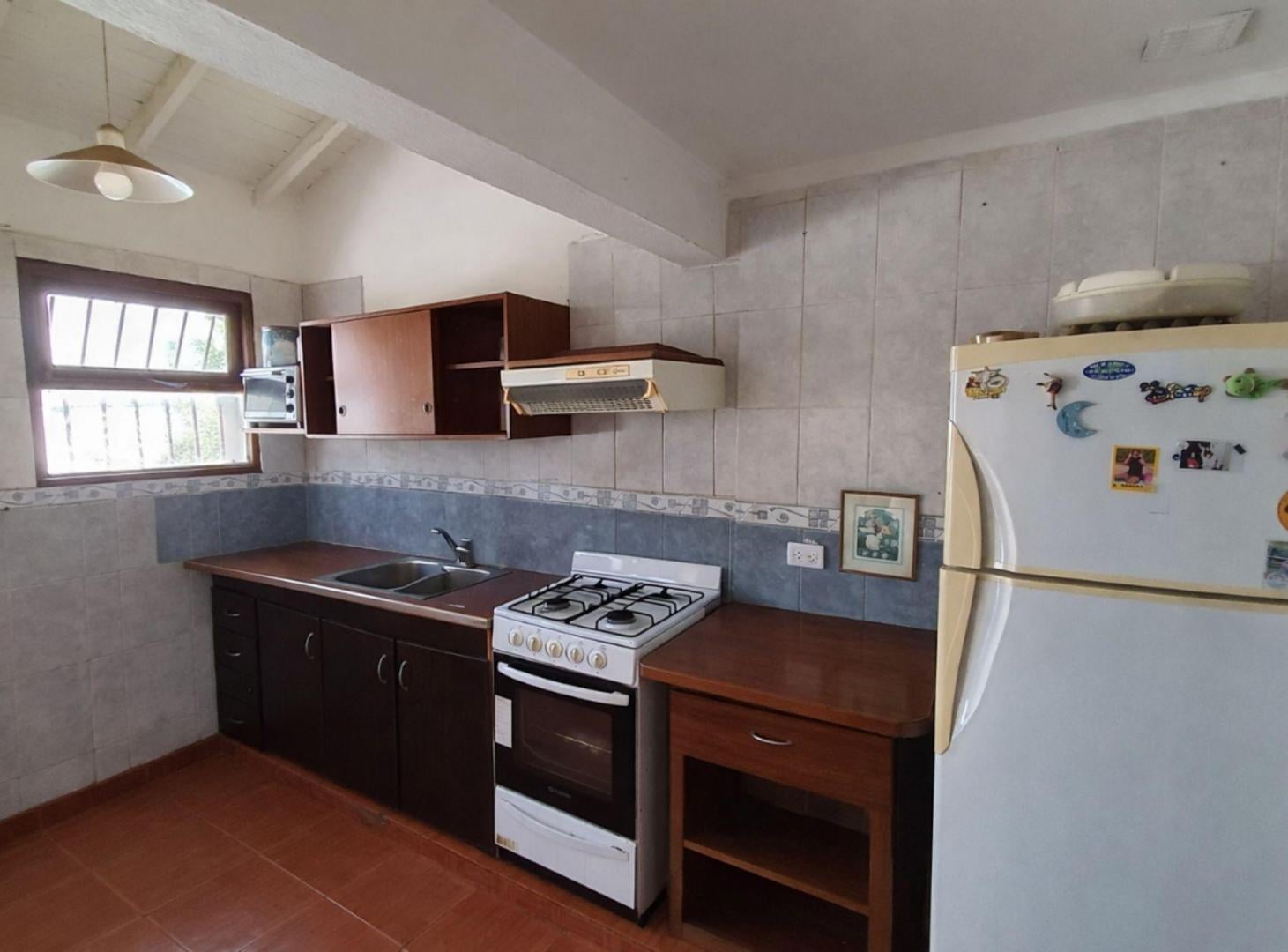 Foto de Casa 4 ambientes con garage y parque en venta, imagen 2