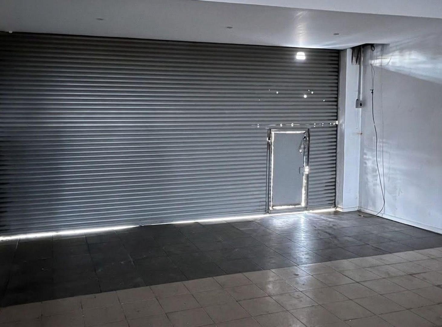 Foto de LOCAL + DEPARTAMENTO 3 AMBIENTES -AV. CONSTITUCION, imagen 2