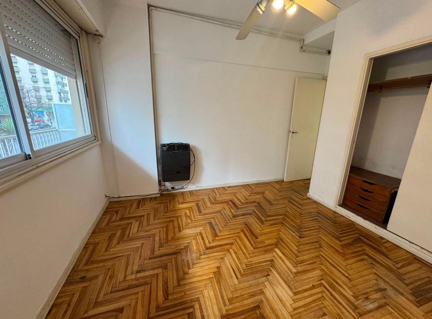Foto de VENTA 4 AMBIENTES C/ DEPENDENCIA E/ COCHERA BALCON, imagen 1