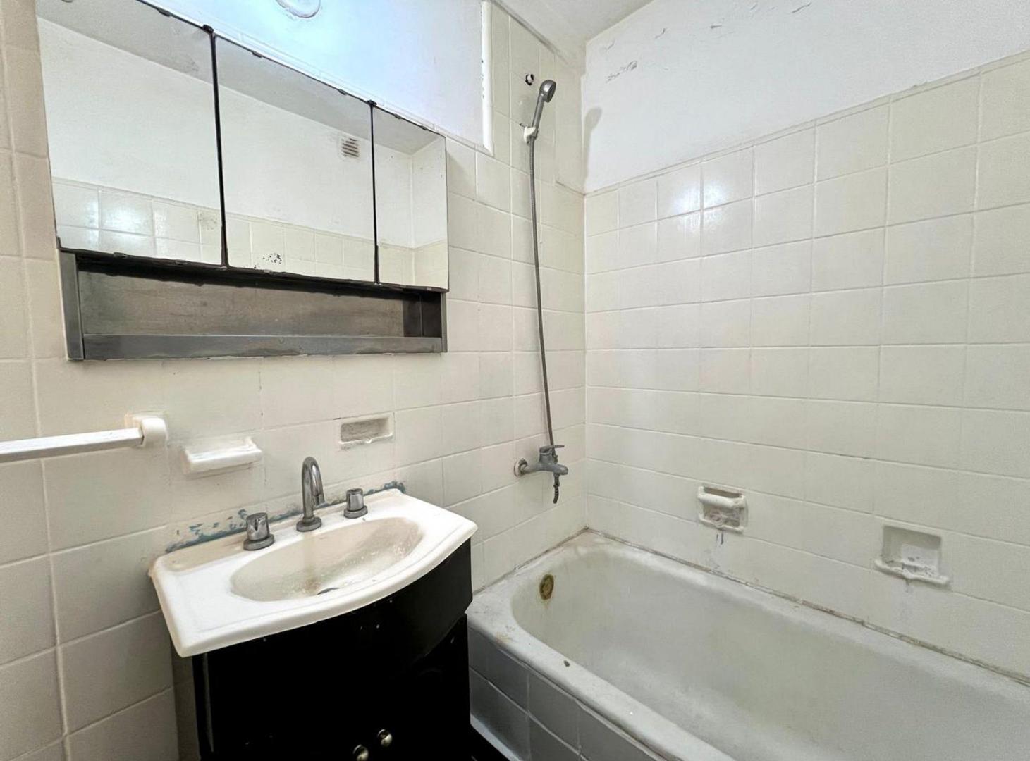 Foto de Venta depto 2 ambientes con balcón Plaza Colón, imagen 2