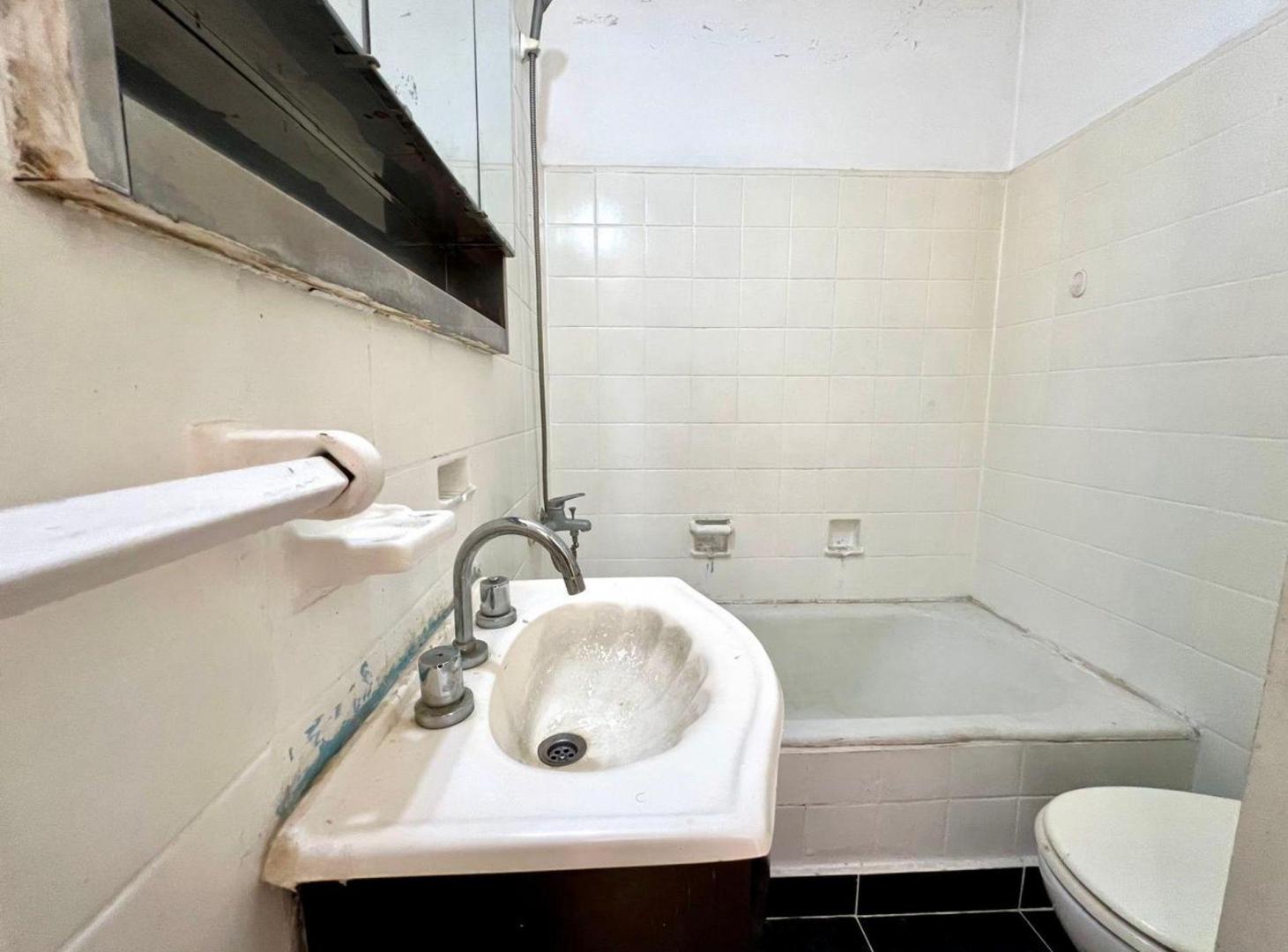 Foto de Venta depto 2 ambientes con balcón Plaza Colón, imagen 5