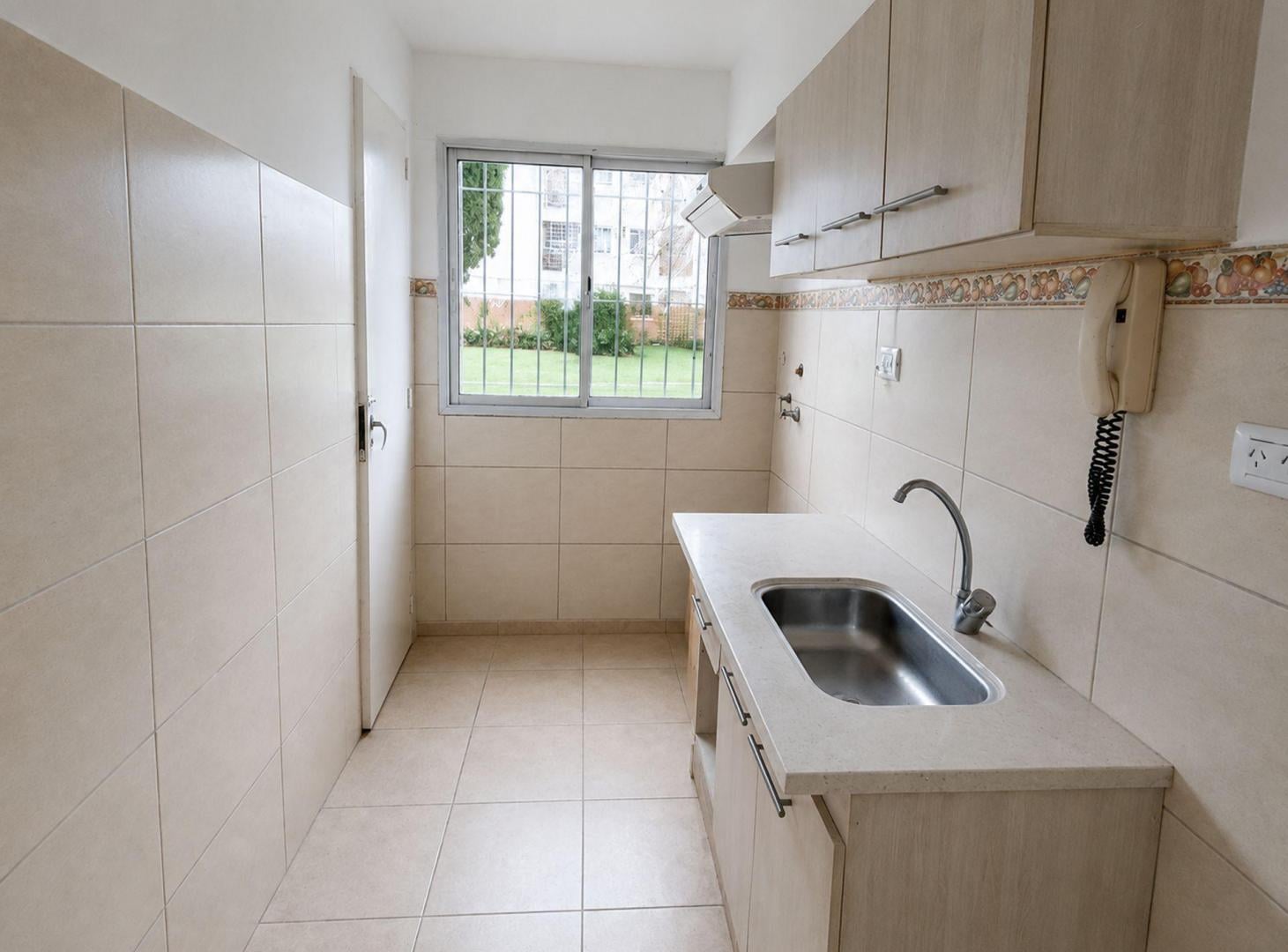 Foto de VENTA 2 Amb PB Reciclado con Cochera y Lavadero, imagen 1