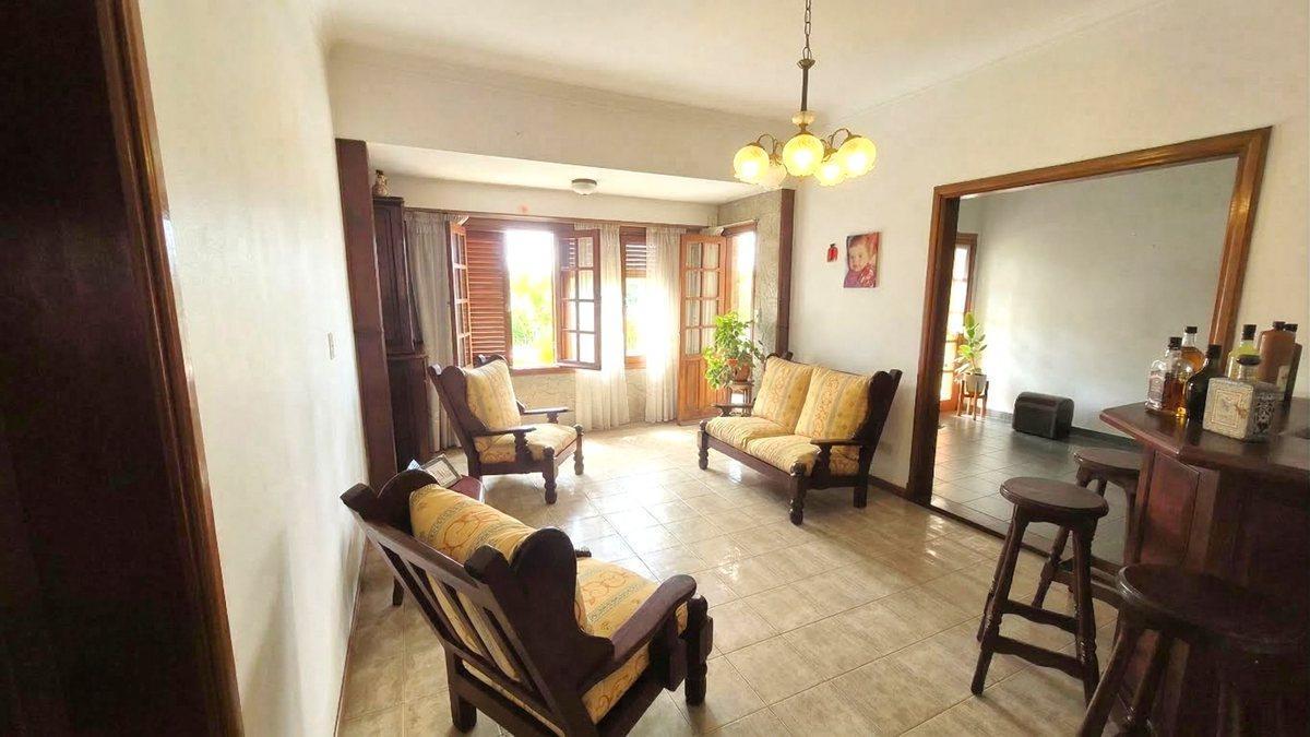 Foto de Chalet 5 Amb. con Quincho, Garage Doble y Jardín, imagen 2