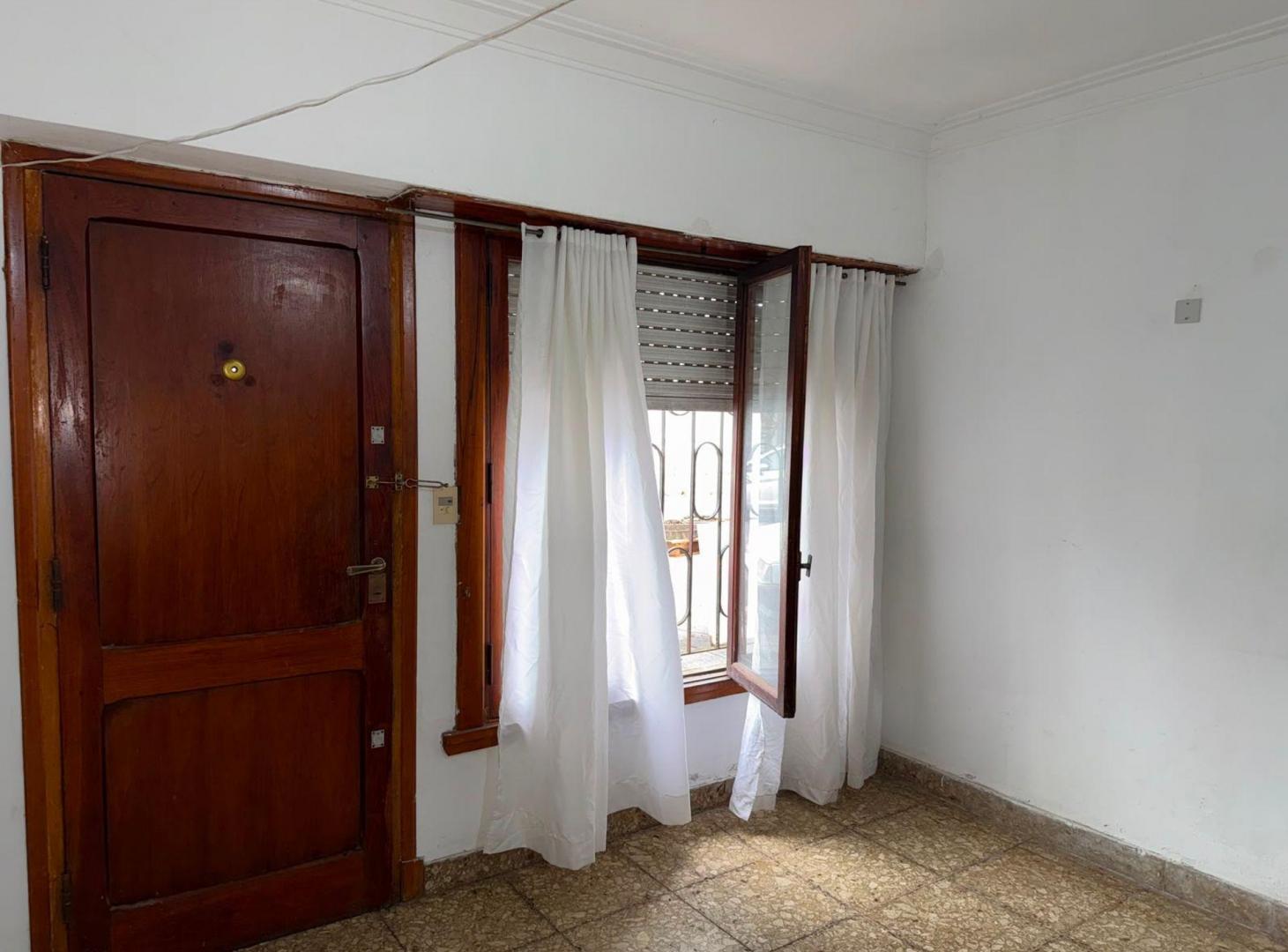 Foto de CASA 4 AMBIENTES CON PATIO Y PARRILLA APTA CREDITO, imagen 1