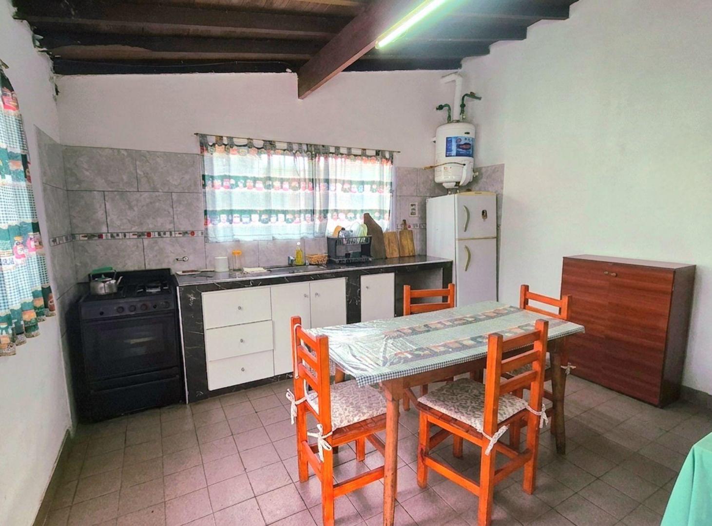 Foto de VENTA CASA 2 AMB CON QUINCHO Y PARQUE, imagen 2