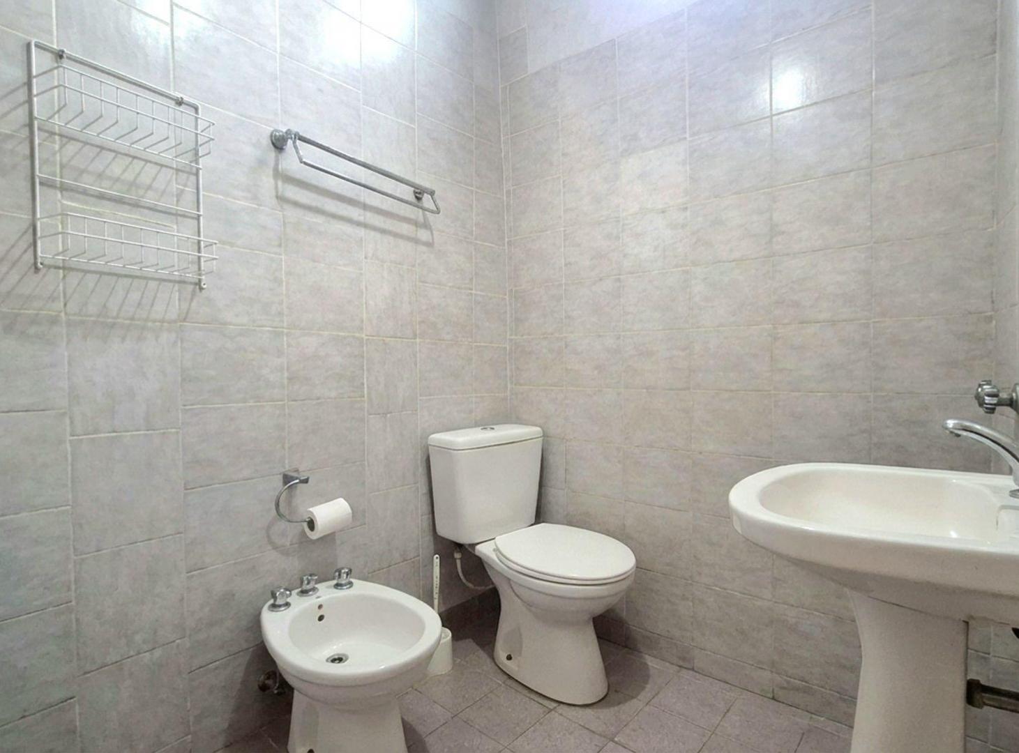 Foto de VENTA CASA 2 AMB CON QUINCHO Y PARQUE, imagen 3