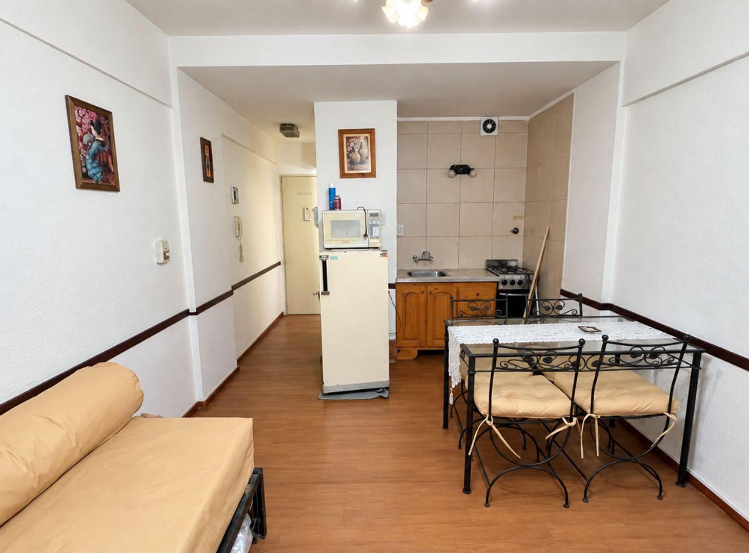 Foto de MONOAMBIENTE EN VENTA CENTRO AMUEBLADO, imagen 2