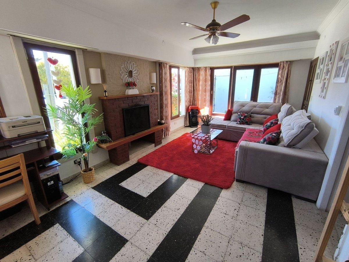 Foto de Venta Casa 5 ambientes Zona Parque Necochea, imagen 2