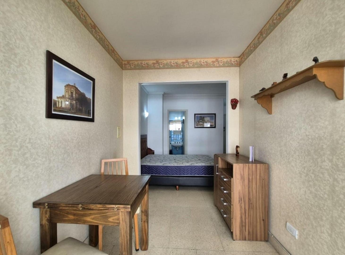 Foto de Venta Monoambiente con balcón zona Plaza Colón, imagen 5