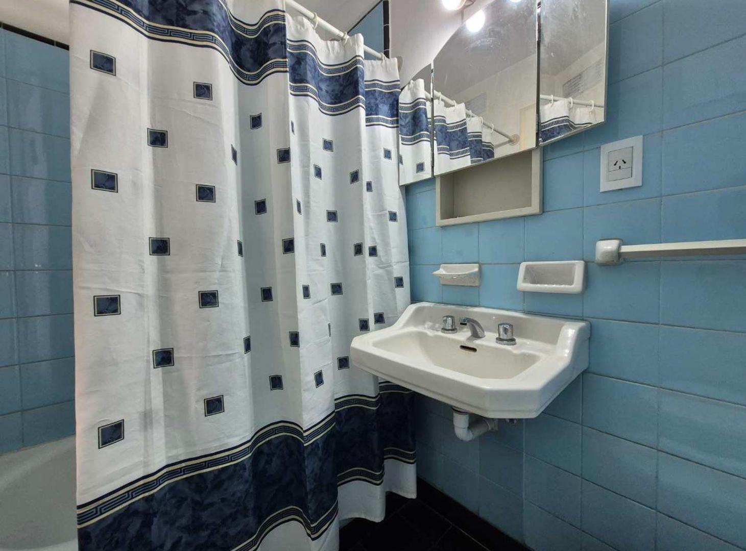 Foto de Venta Monoambiente con balcón zona Plaza Colón, imagen 1