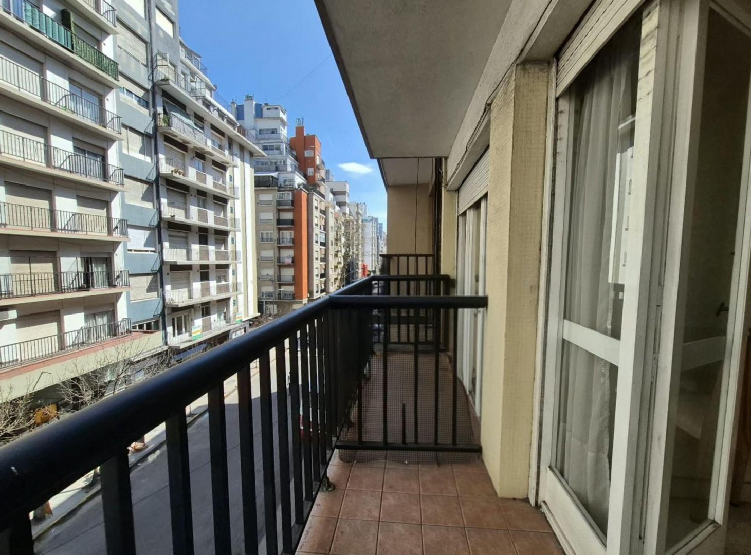Foto de Venta Monoambiente con balcón zona Plaza Colón, imagen 3