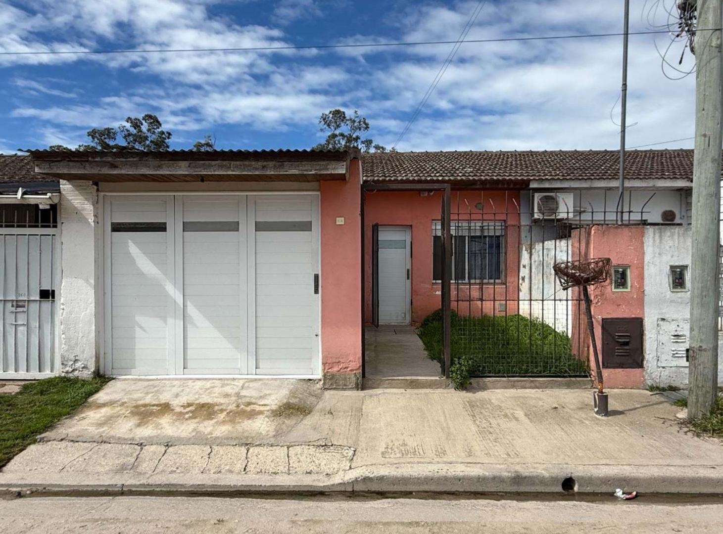 Foto de Casa 3 ambientes con cochera - Oportunidad, imagen 3