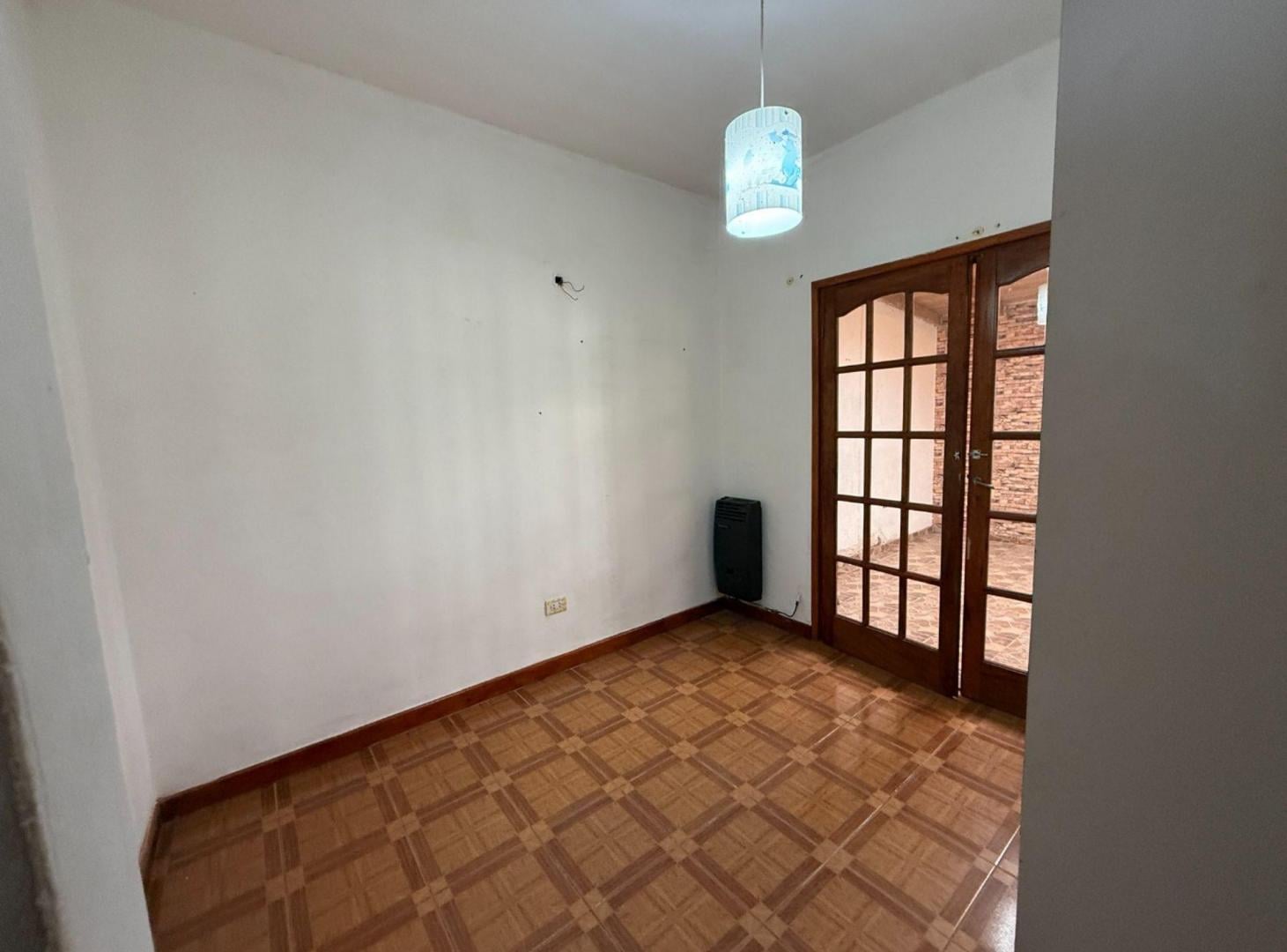 Foto de Casa 3 ambientes con cochera - Oportunidad, imagen 2