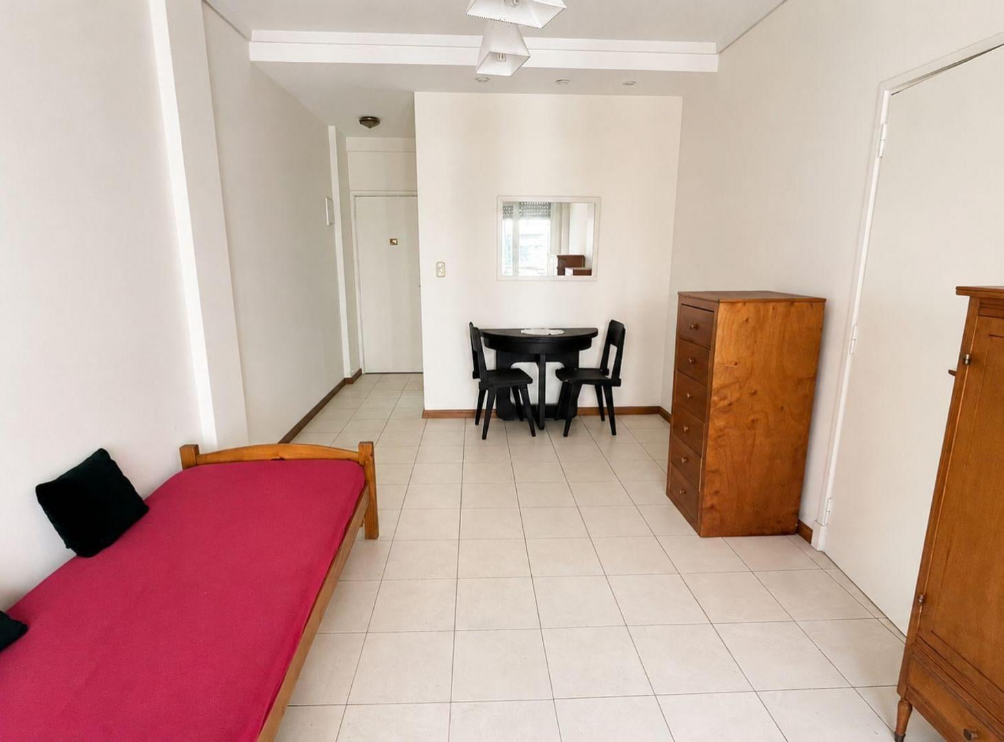 Foto de DPTO 2 AMB EN VENTA EN CENTRO AL FRENTE CON BALCON, imagen 5