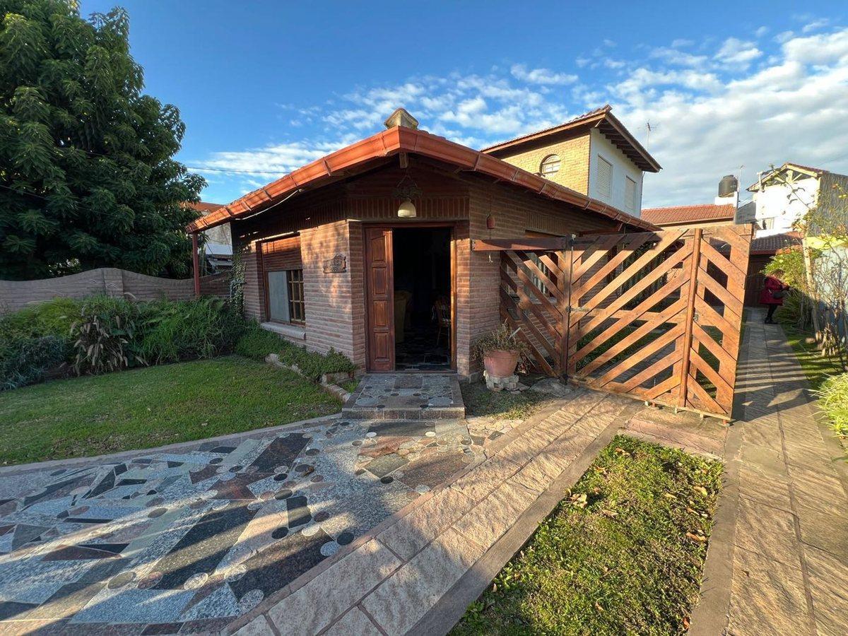Foto de VENTA 2 CASAS EN BLOCK 2 CUADRAS D/ MAR SANTACLARA, imagen 1