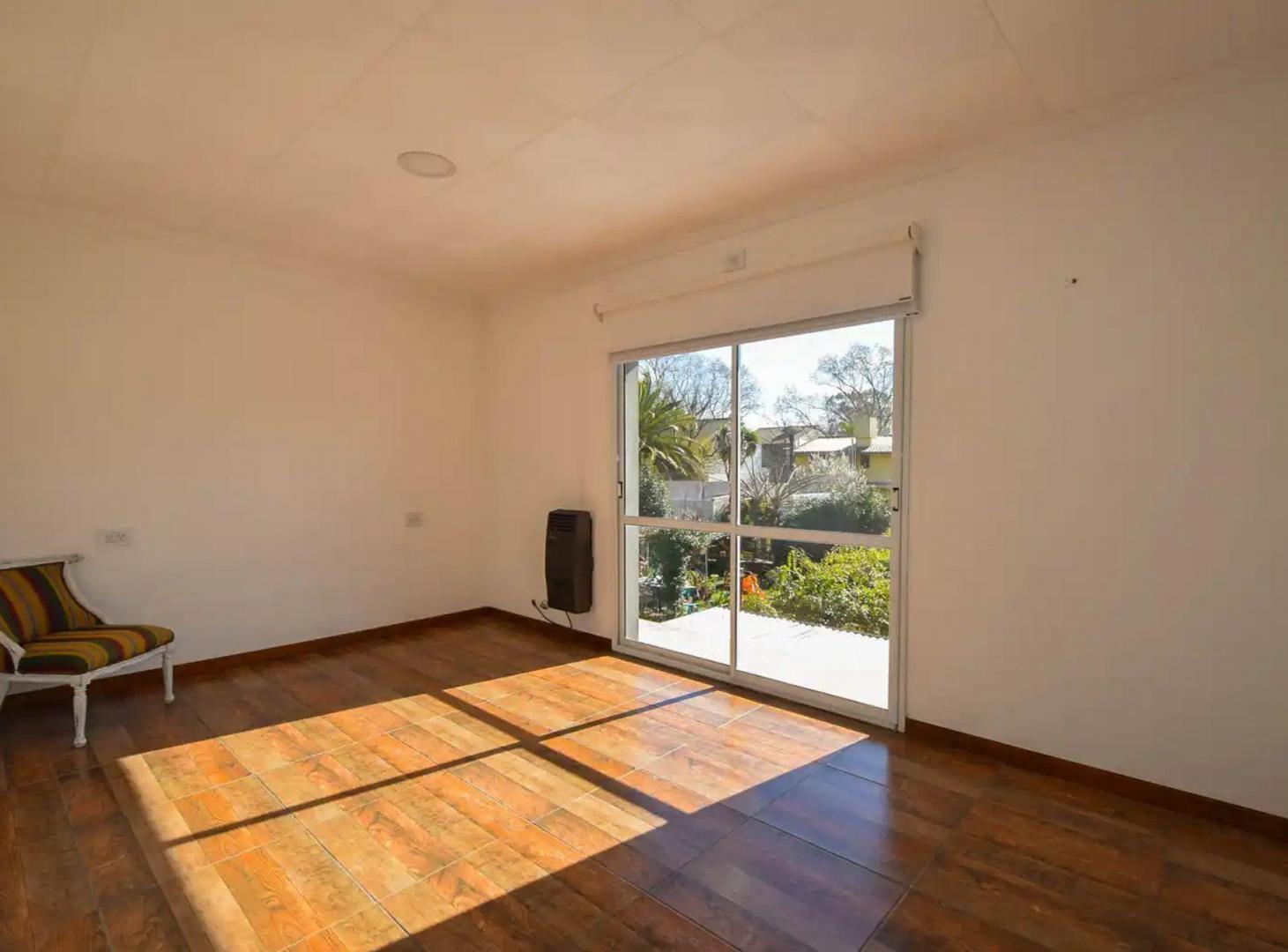 Foto de VENTA CASA 4 AMB CON QUICHO Y GARAGE PASANTE, imagen 2