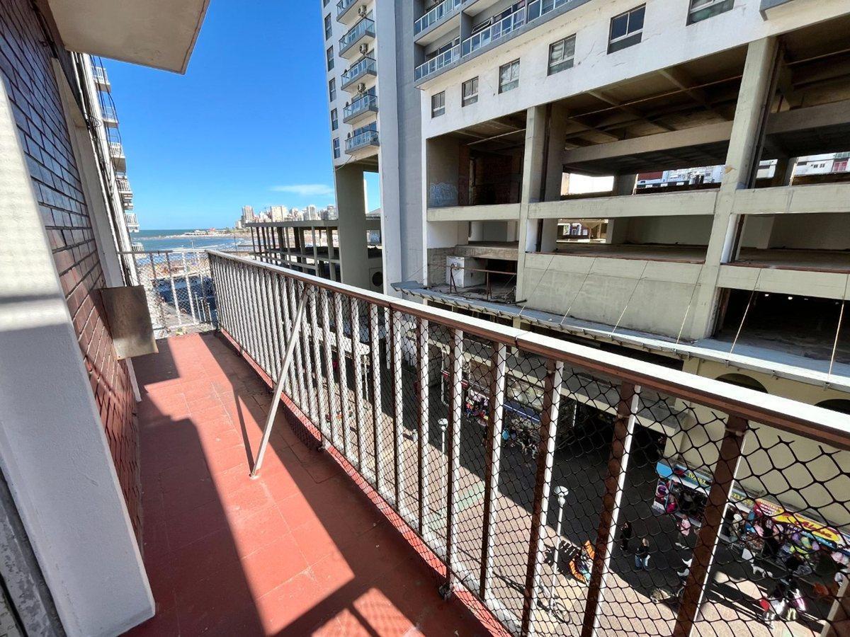 Foto de DPTO 3 AMB EN VENTA EN CENTRO AL FRENTE CON BALCON, imagen 2
