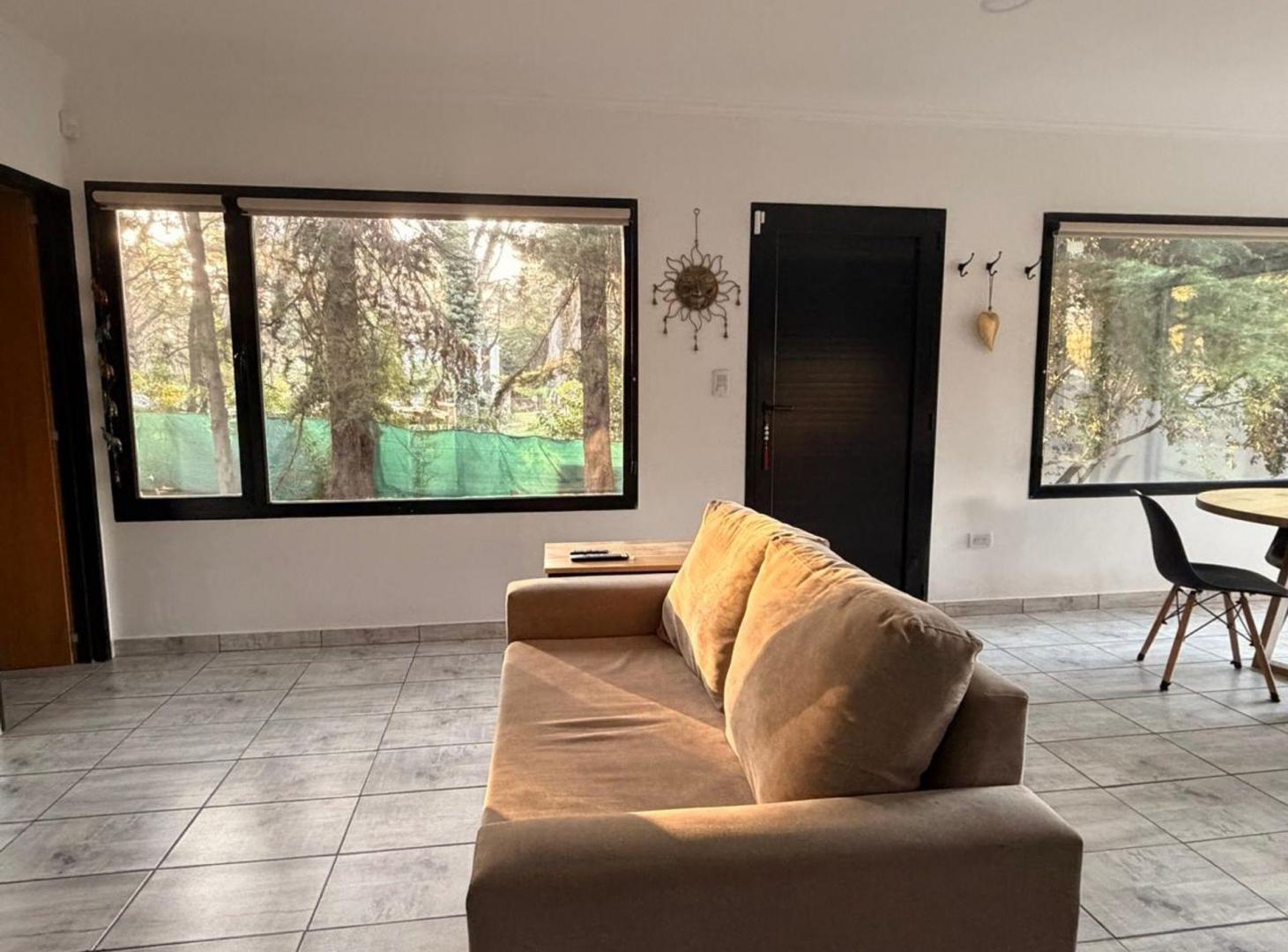 Foto de Venta Casa 4 ambientes c/Quincho Villa Deportista, imagen 2