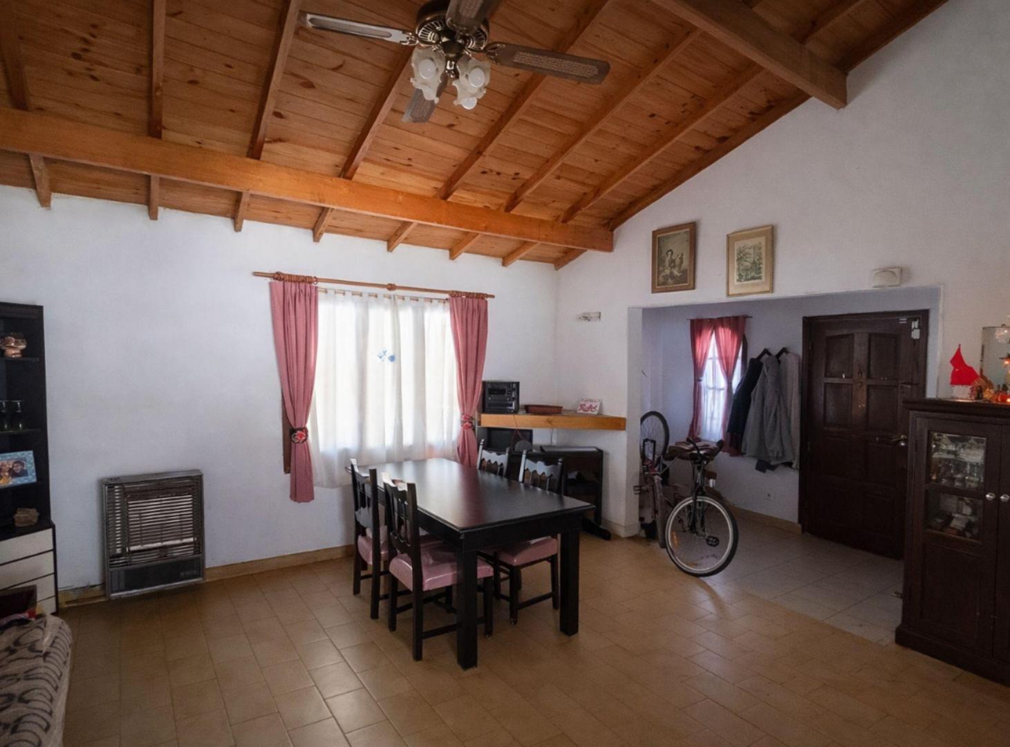 Foto de Casa 4 ambientes con garage y parque en venta, imagen 4