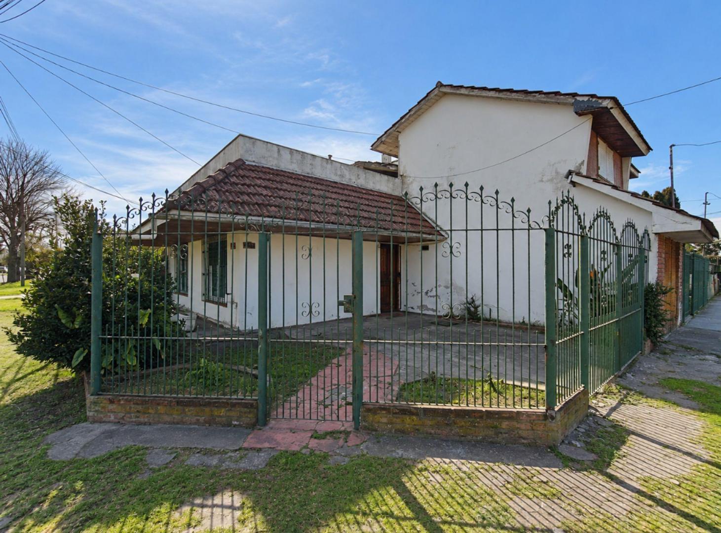 Foto de VENTA CASA 3 AMB + DEP. GARAGE-TERRAZA EN ESQUINA, imagen 4