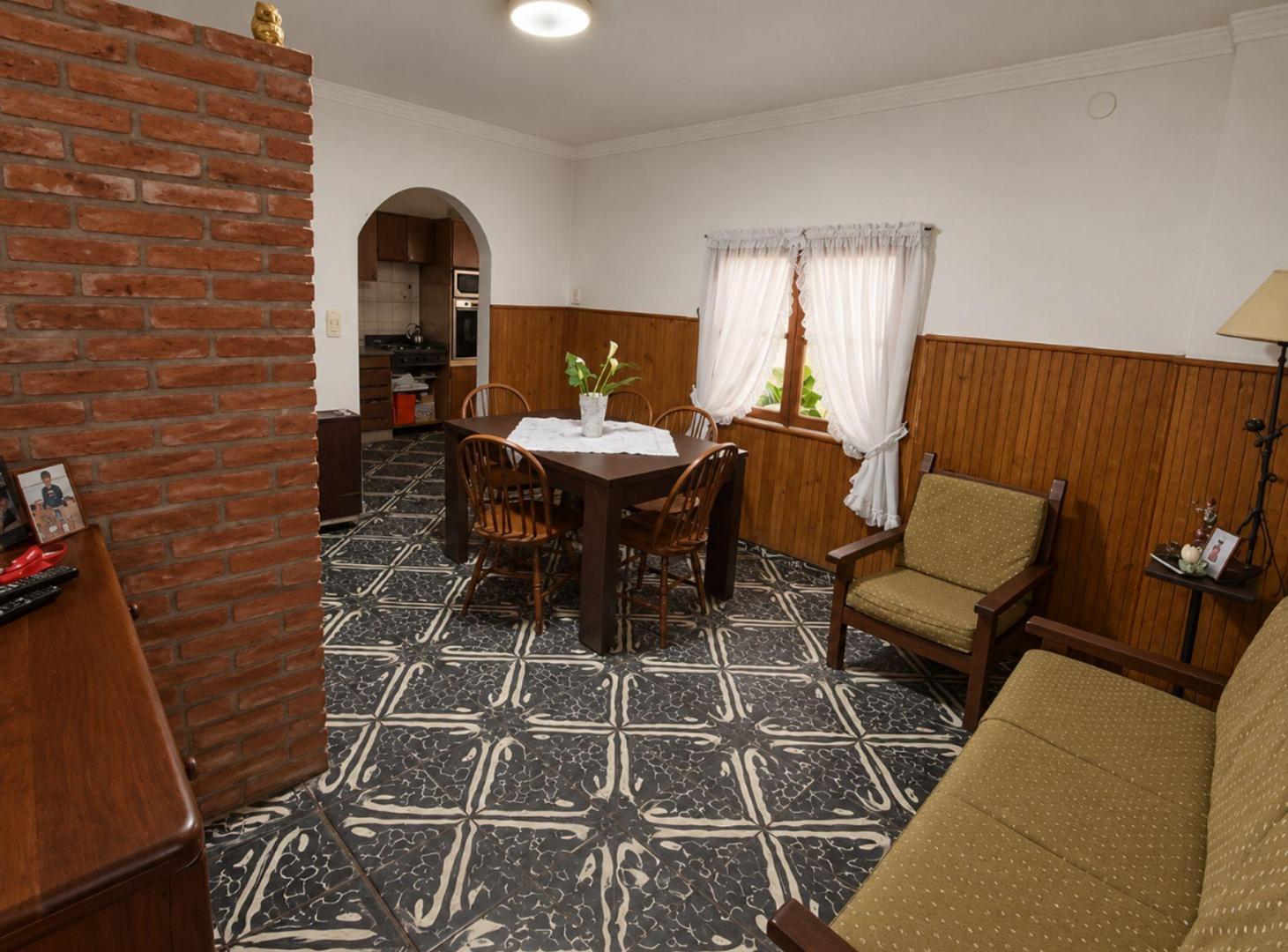 Foto de VENTA CASA 3 AMB + DEP. GARAGE-TERRAZA EN ESQUINA, imagen 3