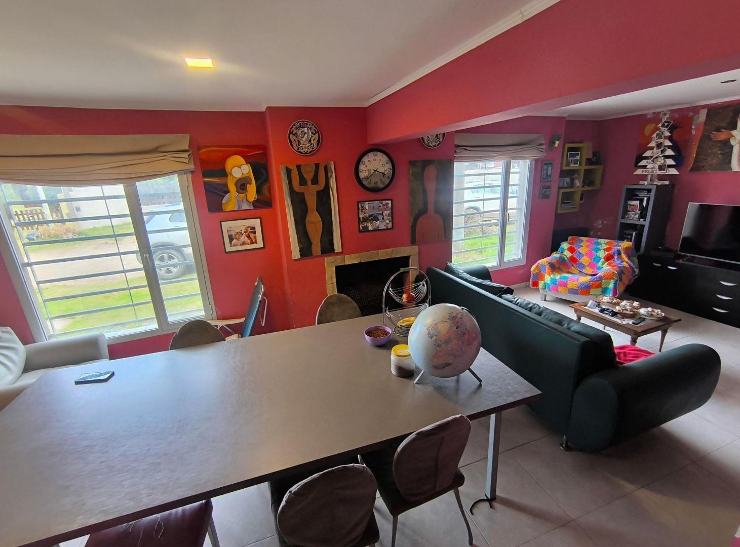 Foto de Venta Casa 7 ambientes c/2 locales Playa Quequén, imagen 3